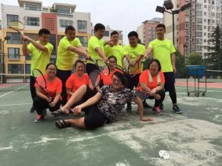 减肥争霸赛在鑫苑名家网球场进行拍摄